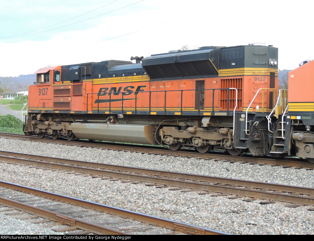 BNSF 9137 / SD70ACe leading a coal train
